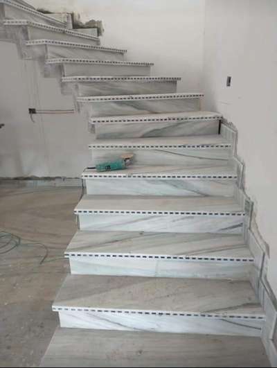 Staircase Designs by Contractor Mohammed Hasnain, Solan | Kolo