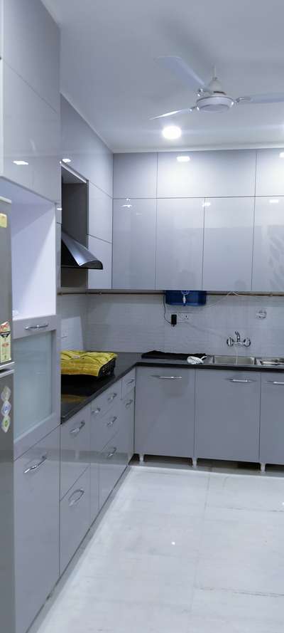 Kitchen, Lighting, Storage, Flooring Designs by Carpenter Aasif Saifi, Gautam Buddh Nagar | Kolo