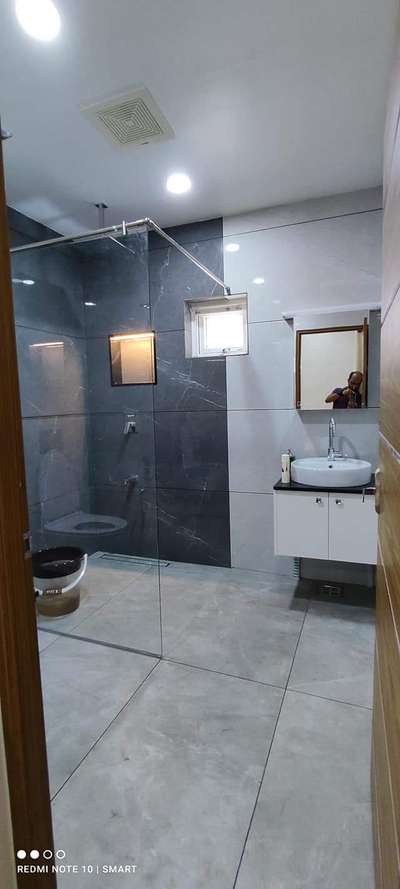 Bathroom Designs by Flooring kssumesh ks, Thrissur | Kolo