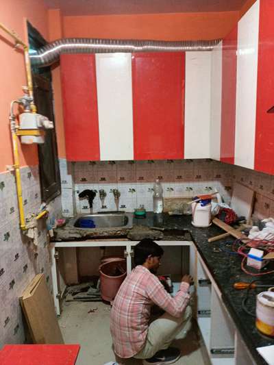 Kitchen, Storage Designs by Contractor vishal gautam, Delhi | Kolo