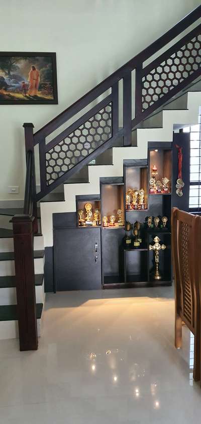 Staircase, Prayer Room Designs by Civil Engineer LUXUZ  BUILDERS , Thiruvananthapuram | Kolo