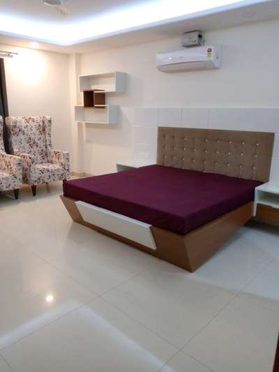 Bedroom, Furniture, Storage, Flooring Designs by Contractor Bhura Khan, Gurugram | Kolo