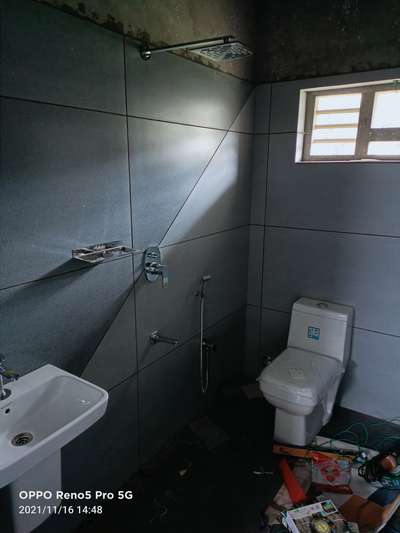 Bathroom Designs by Flooring ranjith ranjith kp, Wayanad | Kolo