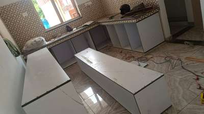 Kitchen, Storage, Window Designs by Carpenter Akram carpenter, Ghaziabad | Kolo