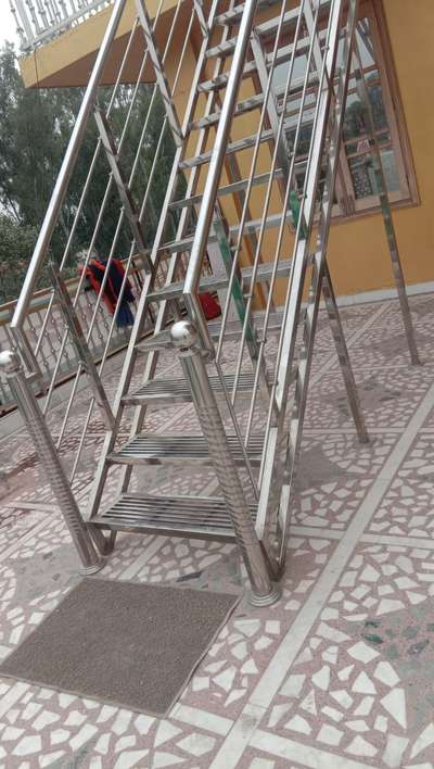 Staircase Designs by Fabrication & Welding Unique One, Ghaziabad | Kolo