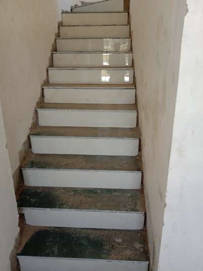 Staircase Designs by Contractor Santosh Thakur, Bhopal | Kolo
