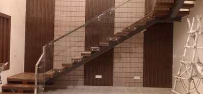 Wall, Staircase Designs by Contractor raj Sharma , Faridabad | Kolo