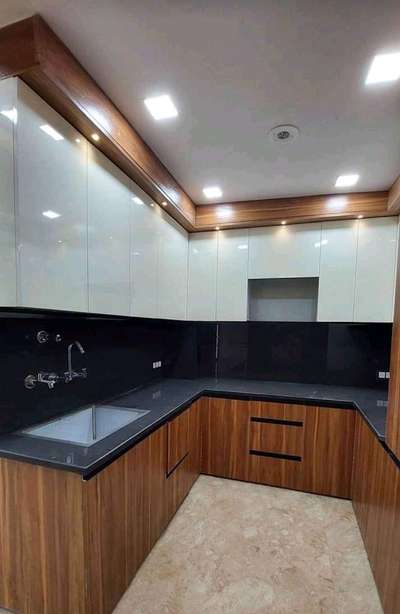 Ceiling, Kitchen, Lighting, Storage Designs by Carpenter Devang Furniture House, Indore | Kolo