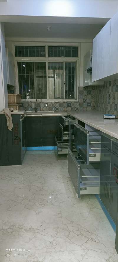 Kitchen, Storage Designs by Carpenter fareed saifi, Ghaziabad | Kolo