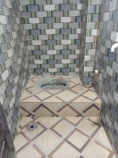 Bathroom Designs by Flooring Sameer Mansoori, Panipat | Kolo