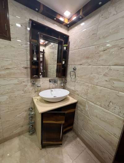 Bathroom Designs by Contractor RR construction, Delhi | Kolo