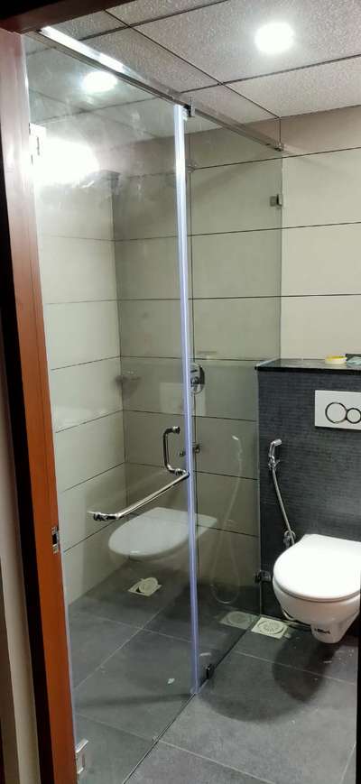 Bathroom Designs by Contractor AQIBA FACADE SYSTEMS A, Thiruvananthapuram | Kolo