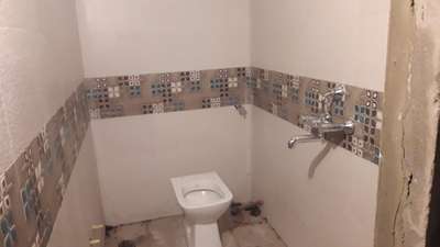 Bathroom Designs by Flooring Asad Patel, Dewas | Kolo