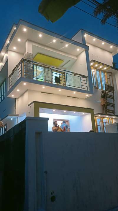 Exterior, Lighting Designs by Contractor S B  Builders , Thiruvananthapuram | Kolo