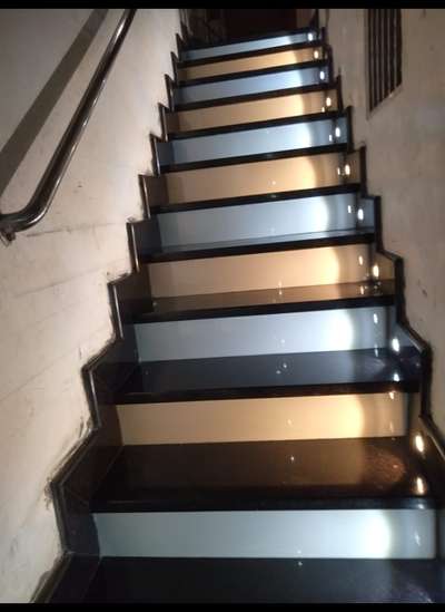 Staircase, Lighting Designs by Contractor Nabee Nazar, Delhi | Kolo
