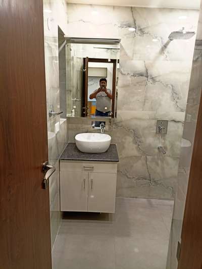 Bathroom Designs by Contractor nikesh singh, Delhi | Kolo