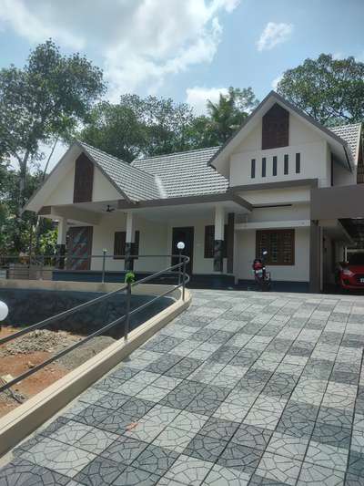 Exterior, Flooring Designs by Contractor Biju Thomas, Kottayam | Kolo