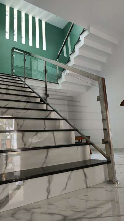 Staircase Designs by Contractor Nikhil Rameshan, Kannur | Kolo