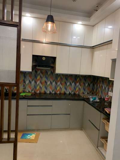 Kitchen, Lighting, Storage Designs by Contractor Sanchit Bansal, Gautam Buddh Nagar | Kolo
