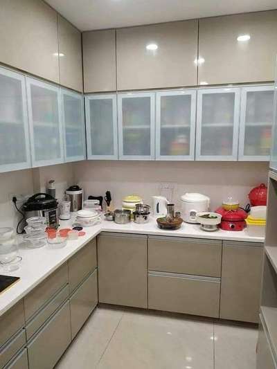 Kitchen, Storage Designs by Carpenter Ramkripal Vishwakrma Ramkripal Vishwakarma, Bhopal | Kolo