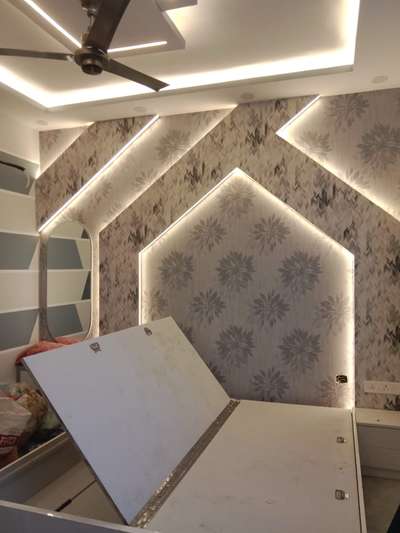 Wall, Lighting Designs by Contractor naushad saifi, Ghaziabad | Kolo