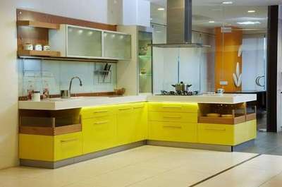 Kitchen, Lighting, Storage Designs by Carpenter sohan nishad, Gurugram | Kolo