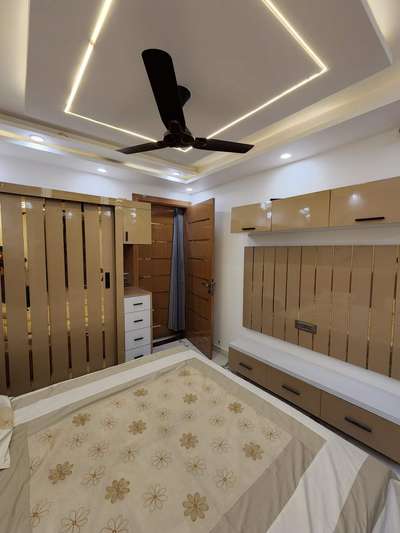 Ceiling, Furniture, Storage, Bedroom, Wall Designs by Contractor Naeem Khan, Gurugram | Kolo
