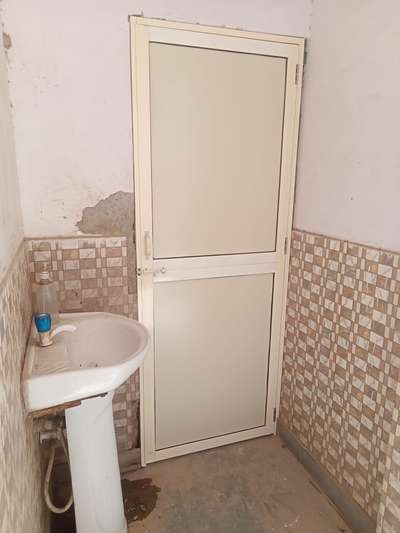 Door, Bathroom Designs by Contractor Alishan Interior , Delhi | Kolo