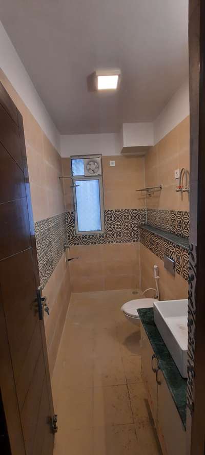 Bathroom Designs by Interior Designer Neeraj Rajput, Gautam Buddh Nagar | Kolo
