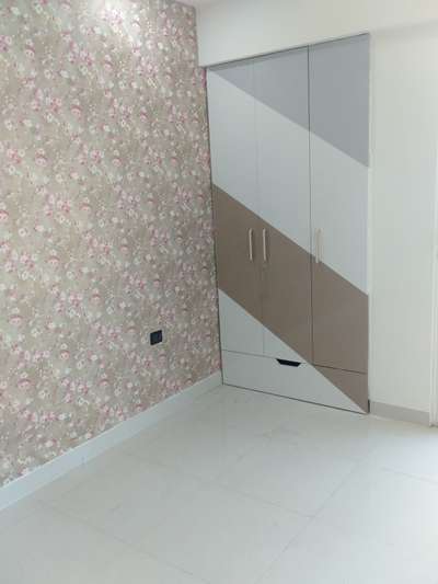 Flooring, Storage, Wall Designs by Carpenter Islam Khan saifi, Ghaziabad | Kolo