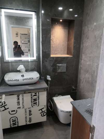 Bathroom Designs by Contractor Nikhil Mandal, Delhi | Kolo