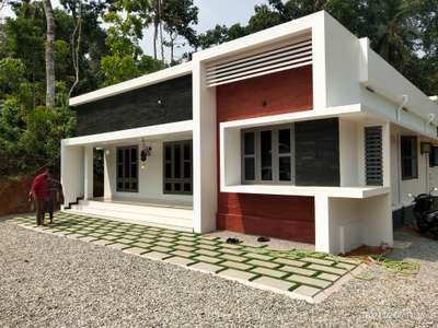 Exterior Designs by Contractor SHREELAKSHMI  SHREELAKSHMI , Pathanamthitta | Kolo