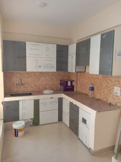 Kitchen, Storage Designs by Contractor najim khan interior najim khan interior, Gurugram | Kolo