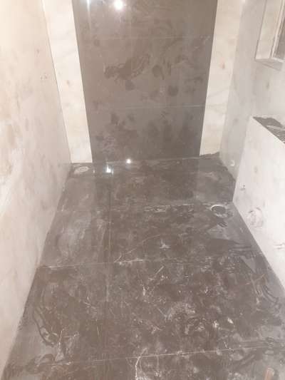 Bathroom, Flooring Designs by Contractor SUBHASH KAPRI, Gautam Buddh Nagar | Kolo