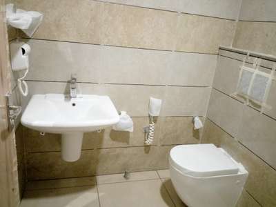Bathroom Designs by Contractor Akbar Khan, Bhopal | Kolo