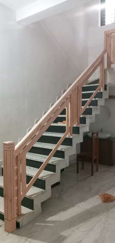 Staircase Designs by Carpenter Ramakrishnan krishnan, Malappuram | Kolo