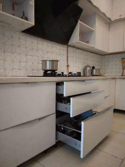Kitchen, Storage Designs by Building Supplies Himansshu k Sharrma, Gautam Buddh Nagar | Kolo