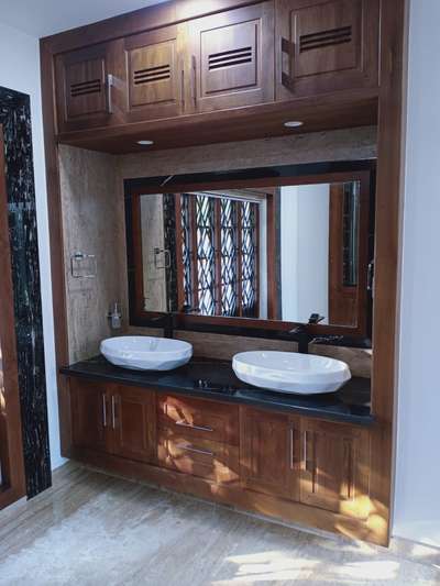 Bathroom Designs by Contractor santhosh  konchira , Thiruvananthapuram | Kolo