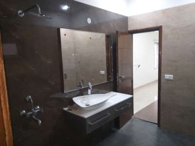 Bathroom Designs by Contractor Asees Developers, Delhi | Kolo