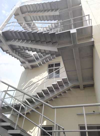 Staircase Designs by Contractor Om Ji, Delhi | Kolo