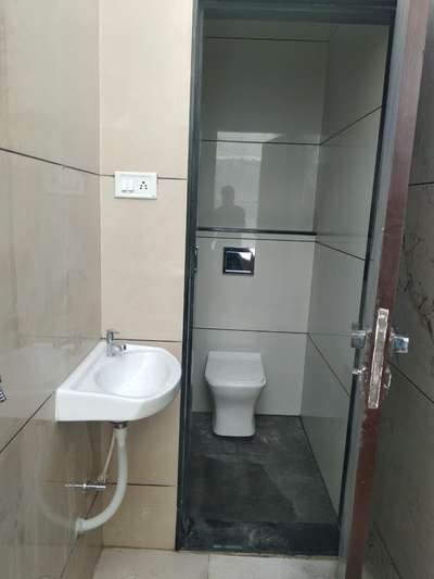 Bathroom Designs by Contractor Deepraj bhandare, Indore | Kolo
