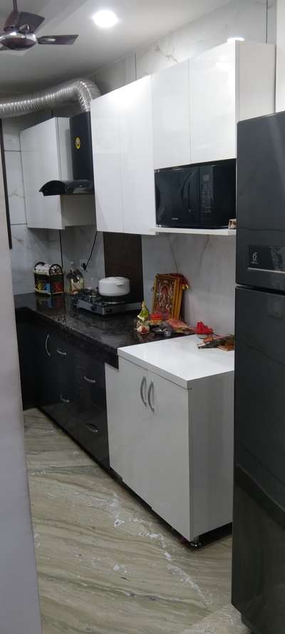 Kitchen, Storage Designs by Carpenter Juber Juber, Meerut | Kolo