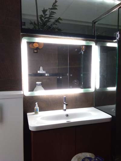 Bathroom, Lighting Designs by Glazier OMKAR GLASS   HOUSE INDORE, Indore | Kolo
