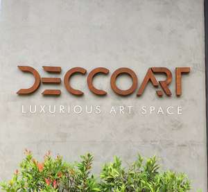 DECCOART  luxurious art space 
